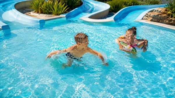 Pourquoi choisir un camping avec toboggans aquatiques en Vendée est une évidence